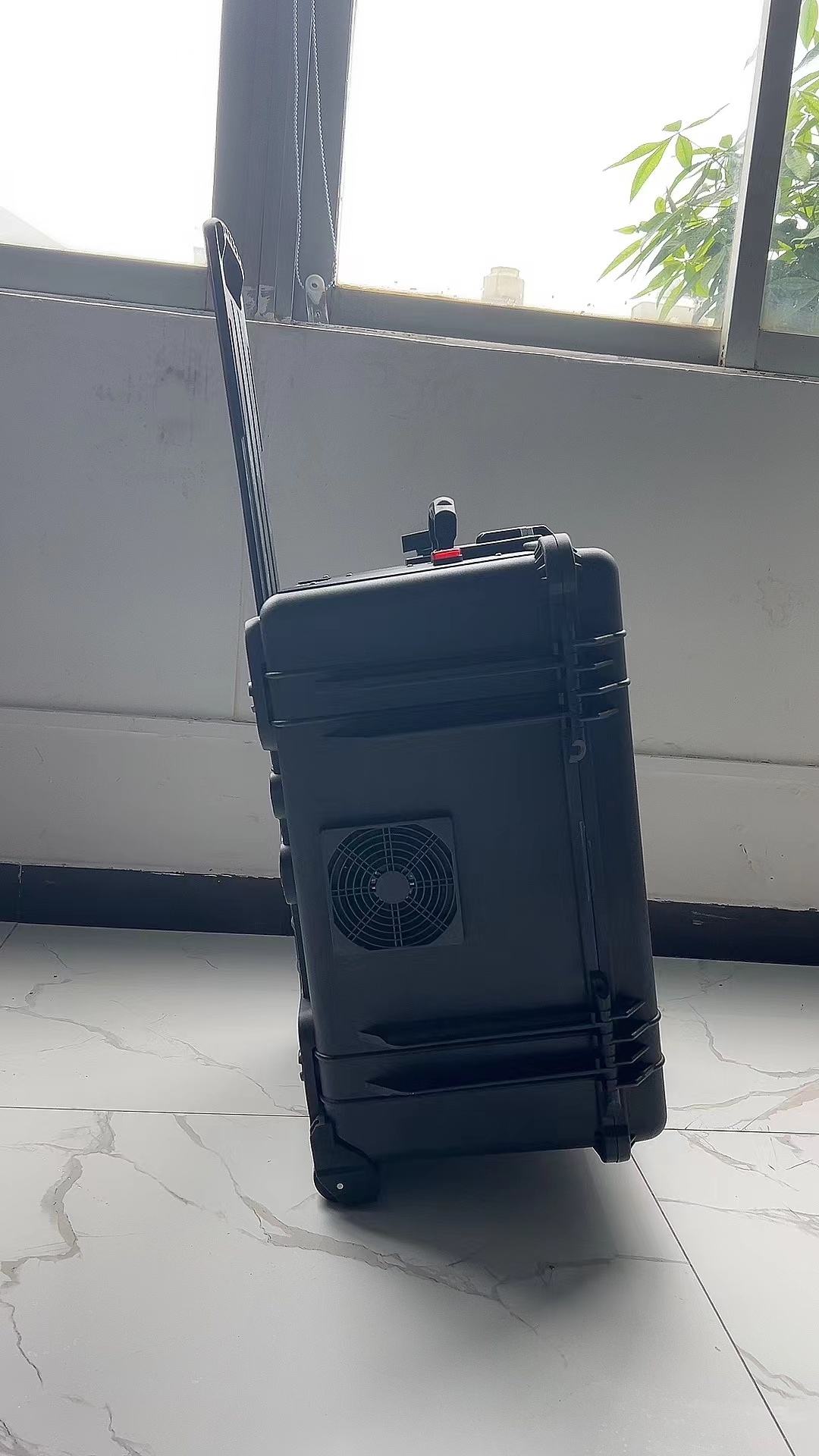 海伦手拉箱型移动通信干扰器